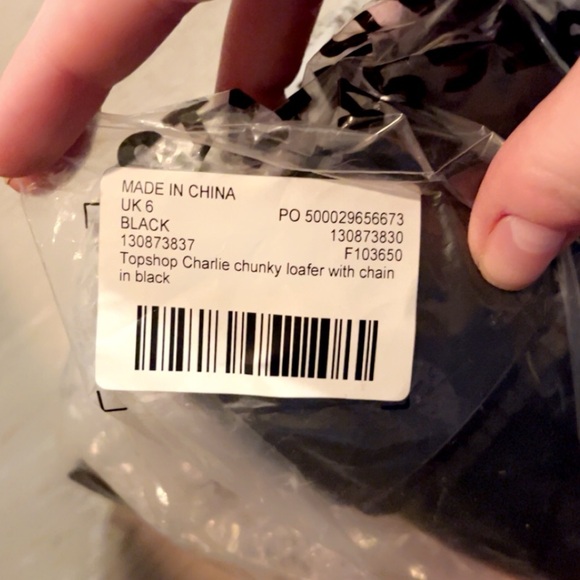 NWT/NIB Topshop Chunky Black Leather Loafer w Gold Chain, US Size 8 - Picture 5 of 5